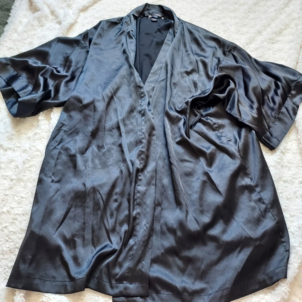 Victoria's Secret Black Satin Short sleeve robe Med/Large Loungewear